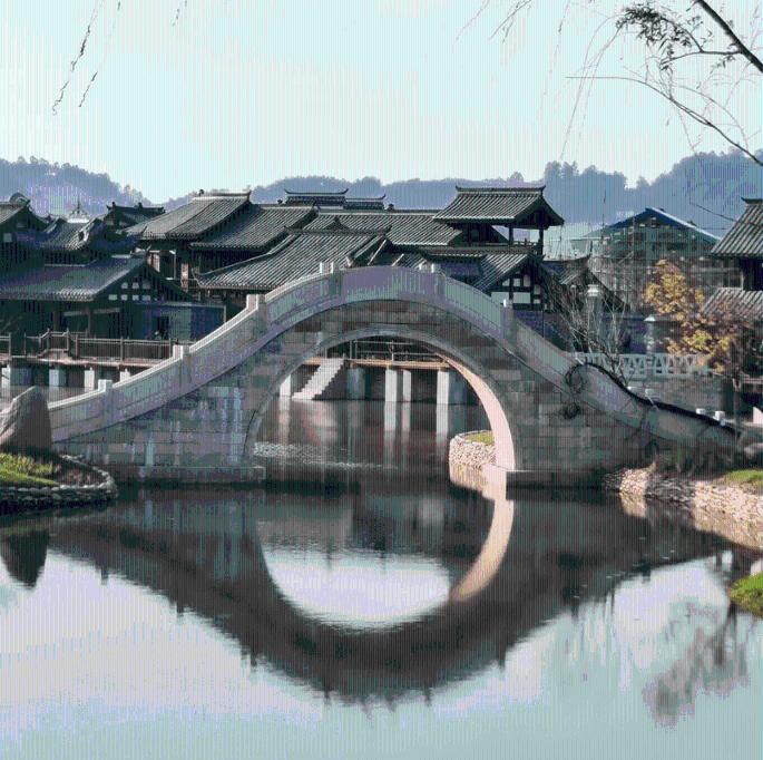 全程一丝不挂,但别因为满屏肉体才看到它